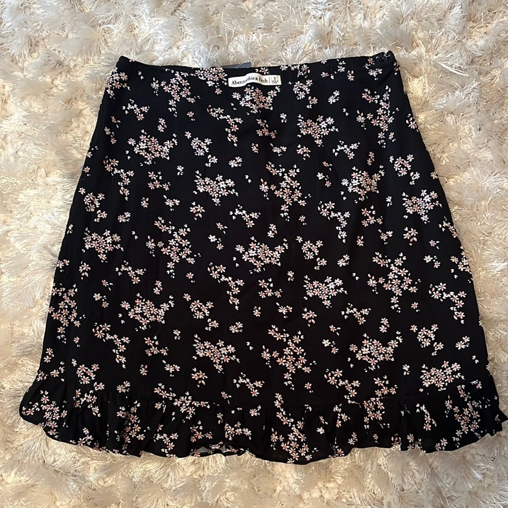 Abercrombie mini skirt size small